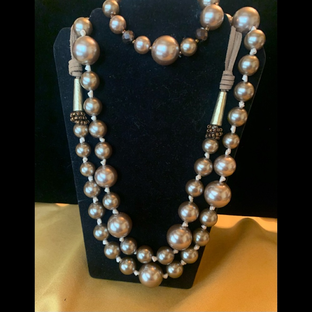 Necklace And bracelet set gold pearls
